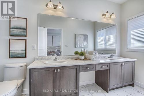 20 Hilts Drive, Richmond Hill, ON - Indoor Photo Showing Bathroom