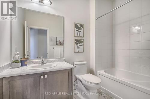 20 Hilts Drive, Richmond Hill, ON - Indoor Photo Showing Bathroom