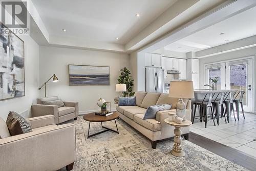 20 Hilts Drive, Richmond Hill, ON - Indoor Photo Showing Living Room