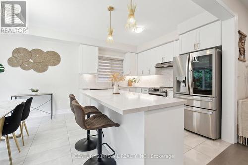 126 Heritage Street, Bradford West Gwillimbury (Bradford), ON - Indoor Photo Showing Kitchen With Upgraded Kitchen