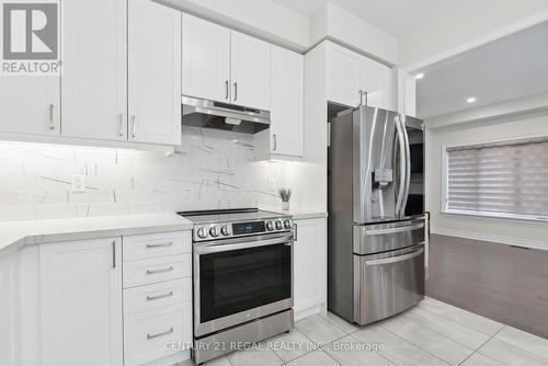 126 Heritage Street, Bradford West Gwillimbury (Bradford), ON - Indoor Photo Showing Kitchen With Upgraded Kitchen