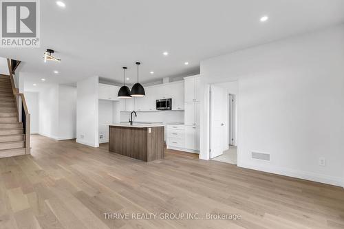 3084 Buroak Drive, London, ON - Indoor Photo Showing Kitchen