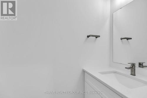 3084 Buroak Drive, London, ON - Indoor Photo Showing Bathroom