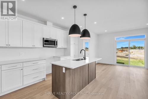 3084 Buroak Drive, London, ON - Indoor Photo Showing Kitchen With Double Sink With Upgraded Kitchen