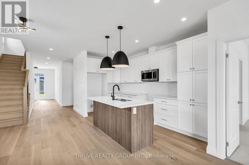 3084 Buroak Drive, London, ON - Indoor Photo Showing Kitchen