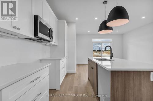 3084 Buroak Drive, London, ON - Indoor Photo Showing Kitchen