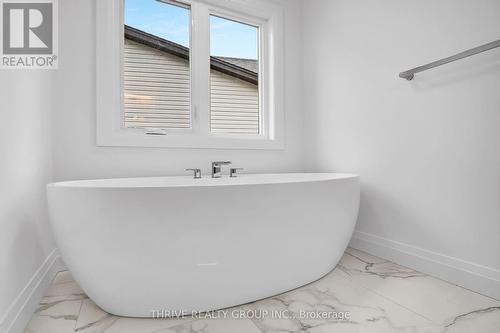 3068 Buroak Drive, London, ON - Indoor Photo Showing Bathroom