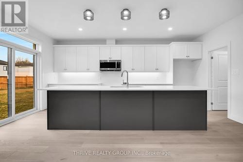 3068 Buroak Drive, London, ON - Indoor Photo Showing Kitchen