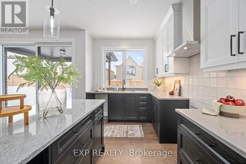 2060 Wickerson Road, London, ON - Indoor Photo Showing Kitchen With Upgraded Kitchen