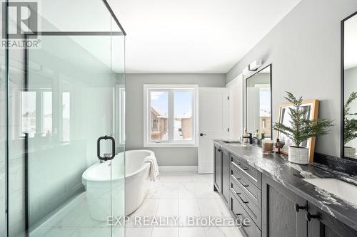 2060 Wickerson Road, London, ON - Indoor Photo Showing Bathroom