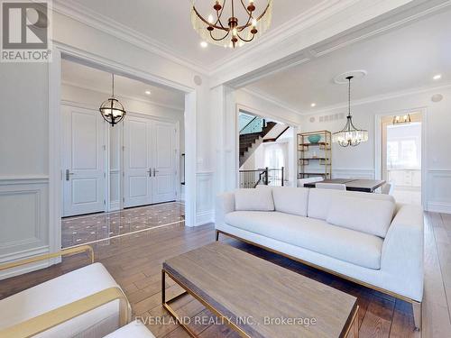 83 Ridgevale Drive, Toronto (Englemount-Lawrence), ON - Indoor Photo Showing Living Room