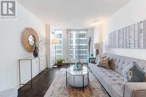 1507 - 388 Bloor Street E, Toronto (Rosedale-Moore Park), ON - Indoor Photo Showing Living Room