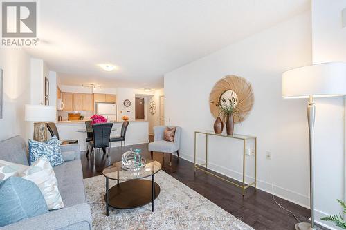 1507 - 388 Bloor Street E, Toronto (Rosedale-Moore Park), ON - Indoor Photo Showing Living Room