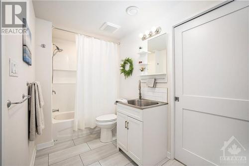 518 Kindred Crescent, Kemptville, ON - Indoor Photo Showing Bathroom