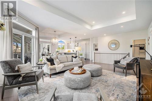 518 Kindred Crescent, Kemptville, ON - Indoor Photo Showing Living Room