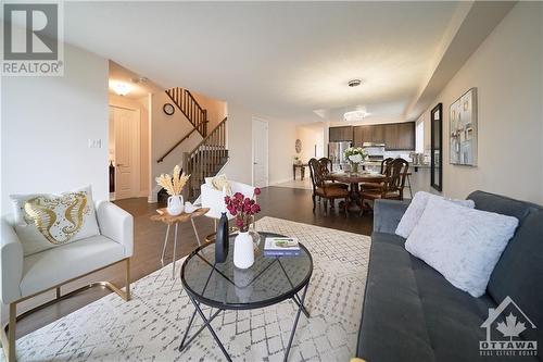 3243 Harvester Crescent, Kemptville, ON - Indoor Photo Showing Living Room