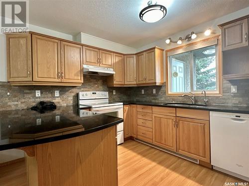 106 4451 Nicurity Drive, Regina, SK - Indoor Photo Showing Kitchen