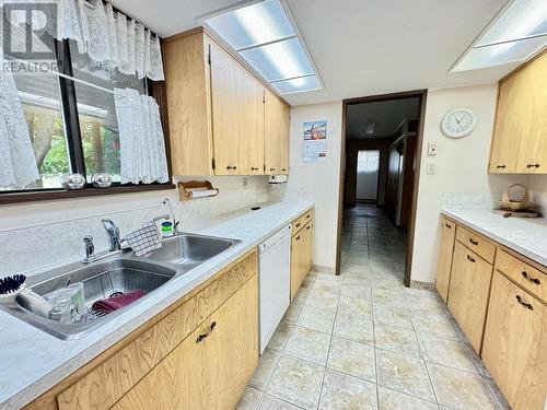 117/105 Sundial Road, Oliver, BC - Indoor Photo Showing Kitchen With Double Sink