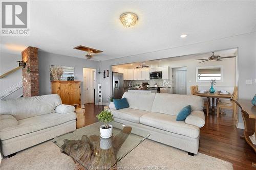 39 Woodbridge Drive, Amherstburg, ON - Indoor Photo Showing Living Room