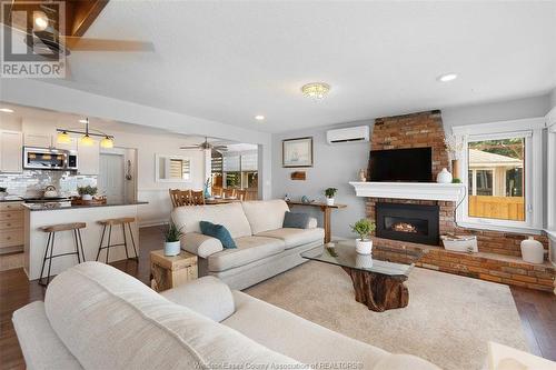 39 Woodbridge Drive, Amherstburg, ON - Indoor Photo Showing Living Room With Fireplace