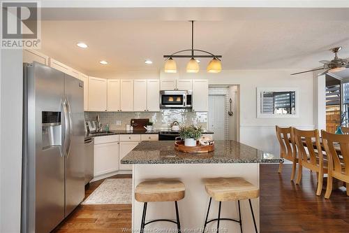 39 Woodbridge Drive, Amherstburg, ON - Indoor Photo Showing Kitchen With Upgraded Kitchen