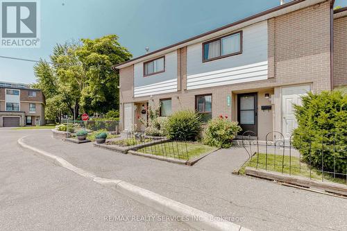 197 Fleetwood Crescent, Brampton (Southgate), ON - Outdoor With Facade