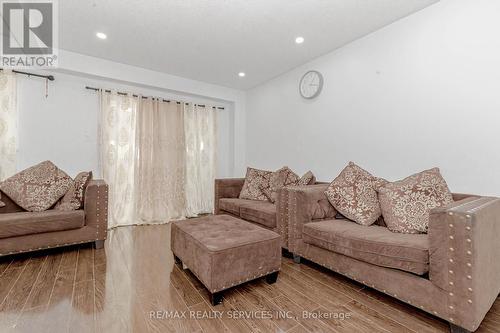 197 Fleetwood Crescent, Brampton (Southgate), ON - Indoor Photo Showing Living Room