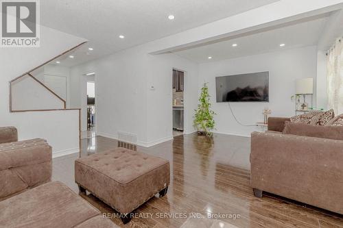 197 Fleetwood Crescent, Brampton (Southgate), ON - Indoor Photo Showing Living Room