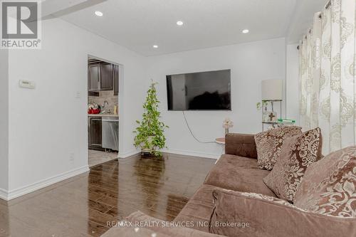 197 Fleetwood Crescent, Brampton (Southgate), ON - Indoor Photo Showing Living Room