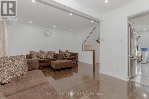 197 Fleetwood Crescent, Brampton (Southgate), ON - Indoor Photo Showing Living Room