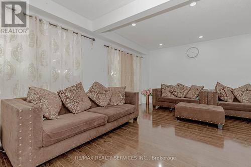 197 Fleetwood Crescent, Brampton (Southgate), ON - Indoor Photo Showing Living Room