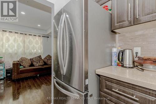 197 Fleetwood Crescent, Brampton (Southgate), ON - Indoor Photo Showing Kitchen