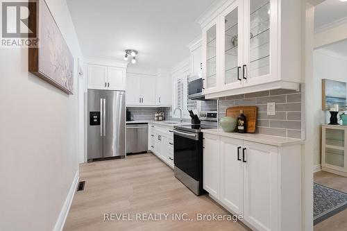 344 First Avenue N, Welland, ON - Indoor Photo Showing Kitchen