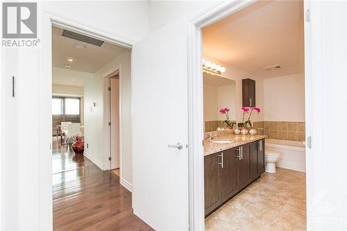 234 Rideau Street Unit#2406, Ottawa, ON - Indoor Photo Showing Bathroom