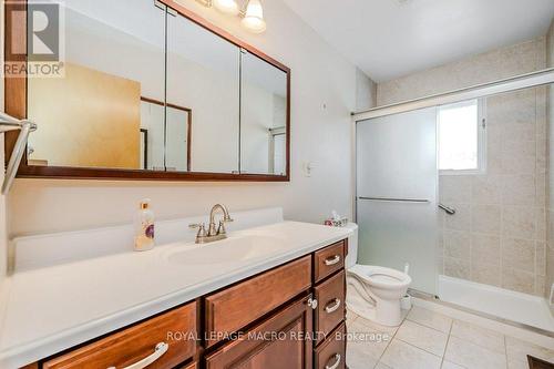 967 Mohawk Road E, Hamilton (Huntington), ON - Indoor Photo Showing Bathroom