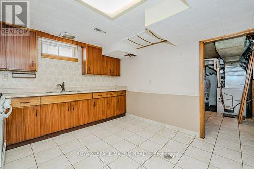 967 Mohawk Road E, Hamilton (Huntington), ON - Indoor Photo Showing Kitchen