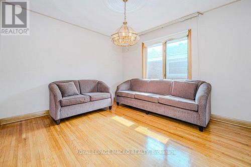 967 Mohawk Road E, Hamilton (Huntington), ON - Indoor Photo Showing Living Room