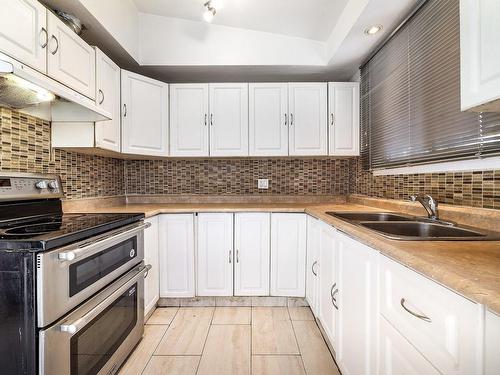 Kitchen - 7510 Ch. Guelph, Côte-Saint-Luc, QC - Indoor Photo Showing Kitchen With Double Sink