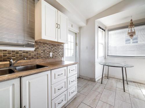 Kitchen - 7510 Ch. Guelph, Côte-Saint-Luc, QC - Indoor Photo Showing Kitchen With Double Sink