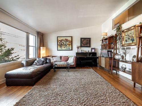 Salon - 7510 Ch. Guelph, Côte-Saint-Luc, QC - Indoor Photo Showing Living Room