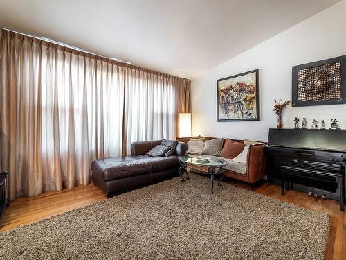 Salon - 7510 Ch. Guelph, Côte-Saint-Luc, QC - Indoor Photo Showing Living Room