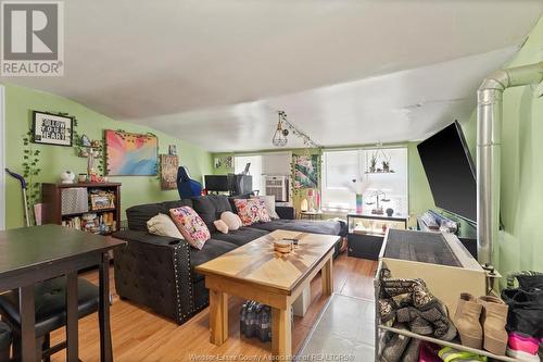 12147 St. Jacques Street, Tecumseh, ON - Indoor Photo Showing Living Room