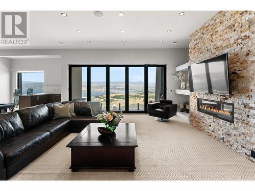 1789 Diamond View Drive, West Kelowna, BC - Indoor Photo Showing Living Room With Fireplace