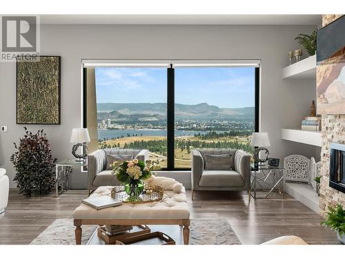 1789 Diamond View Drive, West Kelowna, BC - Indoor Photo Showing Living Room