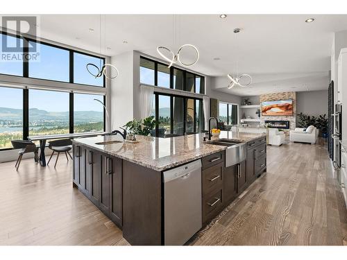 1789 Diamond View Drive, West Kelowna, BC - Indoor Photo Showing Kitchen With Double Sink With Upgraded Kitchen