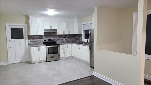 13 Hampstead Place, St. Catharines, ON - Indoor Photo Showing Kitchen