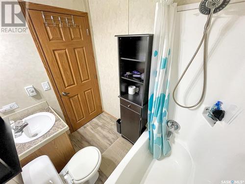 Merilee Way, Rock Ridge Rv Resort, Webb Rm No. 138, SK - Indoor Photo Showing Bathroom