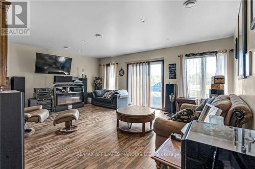 17390 Mcphail Road, South Stormont, ON - Indoor Photo Showing Living Room