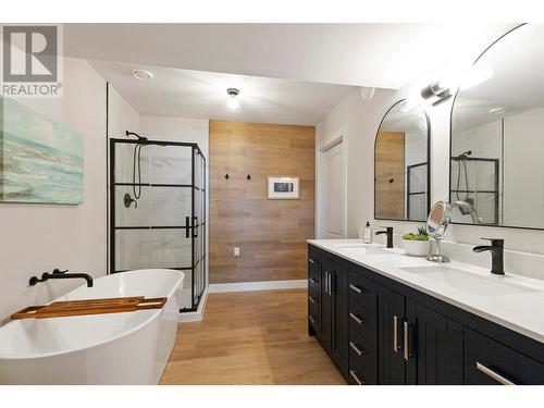 2490 Sexsmith Road, Kelowna, BC - Indoor Photo Showing Bathroom