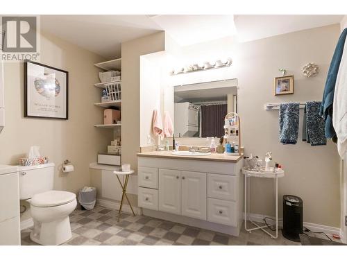 2490 Sexsmith Road, Kelowna, BC - Indoor Photo Showing Bathroom